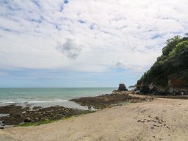 A rocky shore with ocean and clouds at Moorland View in Newquay