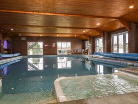 An indoor pool area with a swimming pool and spa at Cosy Cocoon in Malton