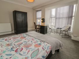 A bedroom with a bed and seating area at Llety Cllyd in Barmouth