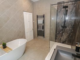 A bathroom with a bathtub and shower at Llety Cllyd in Barmouth
