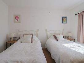 A bedroom with two beds and lamps at Morpeth in Combe St Nicholas