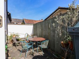 A garden with a table and chairs at Morpeth in Combe St Nicholas