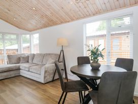 A living room with a sofa and dining table at Fox Red Retreat in Troutbeck Bridge