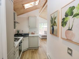 A kitchen with cabinets and appliances at Fox Red Retreat in Troutbeck Bridge