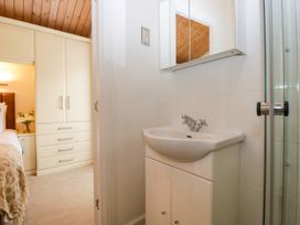 A bathroom with a sink and shower at Fox Red Retreat, Troutbeck Bridge
