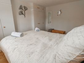 A bedroom with a bed and towels at 12 West Street in Weymouth