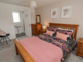 A bedroom with a bed and furnishings at 26 Field Court 