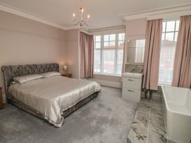 A bedroom with a bed and a bathtub at 5 Station Avenue