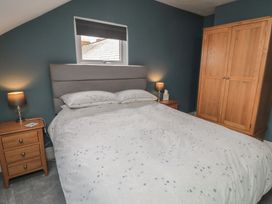 A bedroom with a bed and wardrobe at 5 Station Avenue