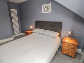 A bedroom with a double bed and bedside tables at 5 Station Avenue