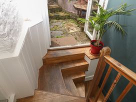 A staircase leading to a garden area at Tiller Cottage in Dartmouth