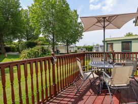 An outdoor area with a table and chairs at Beech Lodge in Wadebridge