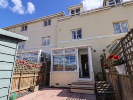 A garden with a house and shed at 2 Lyme Mews Seaton