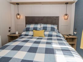 A bedroom with a bed and lamps at Santa Maria in Llandysul