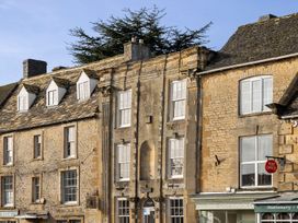 A building facade with windows and storefront at Church Alley House in Stow-On-The-Wold