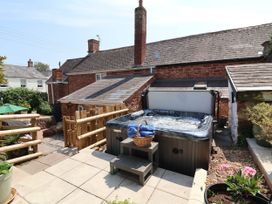 A garden with a hot tub and seating area at Pete's Place in Taunton