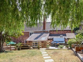 A garden with a hot tub and patio area at Pete's Place in Taunton