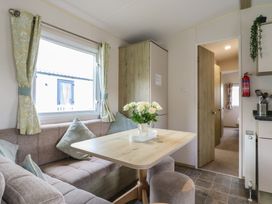 A dining area with a table and chairs at Forest Retreat - FO26 in Saxmundham