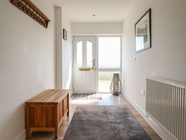 A hallway with a coat rack and bench at Tyn Y Weirglodd in Deiniolen