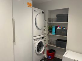 A laundry room with a washing machine and dryer in Lonsdale House Bowness-On-Windermere