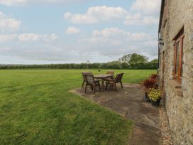 An outdoor patio with table and chairs at The Gallops in Barry
