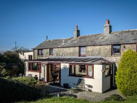 A cottage with a garden and seating area at Trehaverock Cottage St. Endellion near Port Isaac