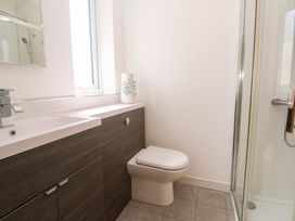 A bathroom with a toilet and sink at Agan Paradhis in Quintrell Downs