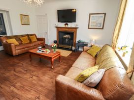 A living room with sofas and a coffee table at Reighton House in Filey