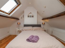 A bedroom with a bed and bedside tables at Reighton House in Reighton near Filey