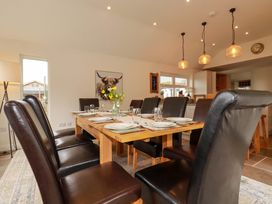 A dining room with a table and chairs at Seveock in Threemilestone