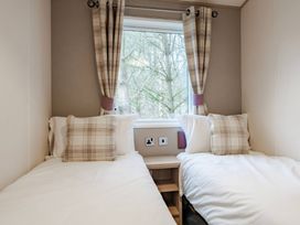 A bedroom with twin beds and a window at Four Seasons in Holt