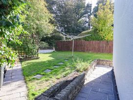 A garden with grass and a clothesline at Swallow Cottage in Sheviock near Crafthole
