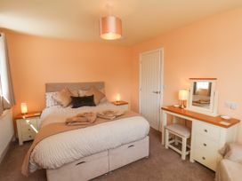 A bedroom with a bed and dressing table at Wheeldale Cottage in Goathland