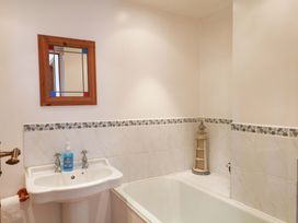 A bathroom with a sink and bath tub at The Headmasters Quarters Chudleigh