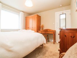 A bedroom with a bed and wardrobe at 8 Yellow Sands in Padstow