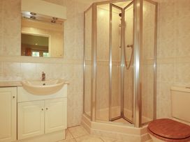 A bathroom featuring a shower, sink, and toilet at 4 bed number 20 Newquay