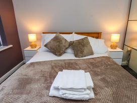 A bedroom with a bed and bedside lamps at Ger y Mynydd, 2 Cae Ty Coch, Brynteg