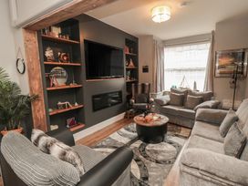 A living room with a TV and seating area at Memory Maker in Bridlington