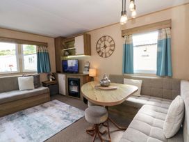 A living room with a sofa and table at Kensington 49