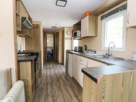 A kitchen with appliances and cabinets at Kensington 49