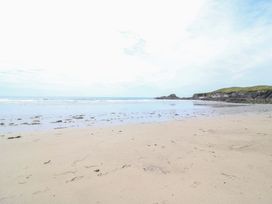 A beach with sand and water at Tach Ferme