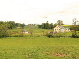 A view of a cottage surrounded by fields and trees at Country Cottage Sleeps 3 with Garden and Parking