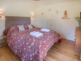 A bedroom with a large bed and bedside lamps at Country Cottage Sleeps 3 with Garden and Parking