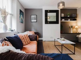 A living room with a sofa and coffee table at Licatas Apartment Cirencester Cotswolds Sleeps 6