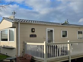 A caravan with a deck located at D&T Caravan Hire Southview Holiday Park Skegness