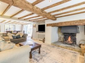 A living room with a fireplace and television at Cotswolds - Garden - Bbq - Parking - Sleeps 6 near Shipston-On-Stour