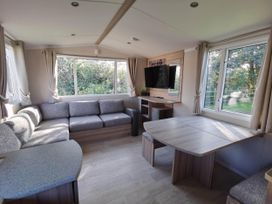 A living room with a sofa and television at 8Berth- SmartTV- CloseToBeach- FamilyFriendly in Mablethorpe