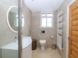 A bathroom with a sink and toilet at Hillside