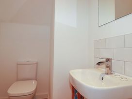 A bathroom with a sink and toilet at Edens Penwithick