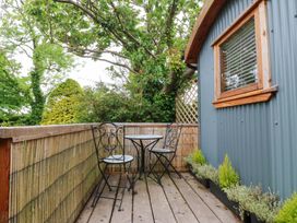 An outdoor seating area with a table and chairs at Ardwyn in Pwllheli